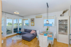 Spacious and luxury apartment with sea view and secure garage